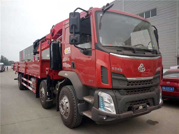 柳汽乘龍12噸折臂隨車吊