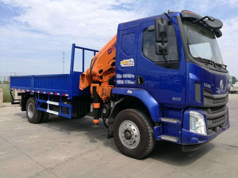 SQ240ZB4柳汽乘龍折臂隨車吊