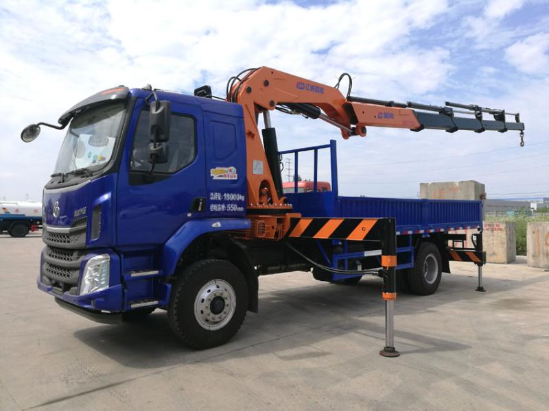 SQ240ZB4柳汽乘龍折臂隨車吊