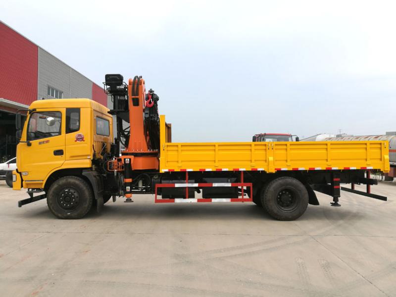 SQ240ZB4東風(fēng)御虎折臂隨車吊