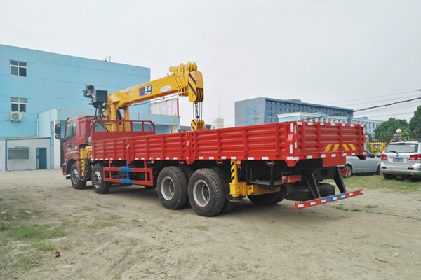 福田歐曼前四后八16噸隨車吊