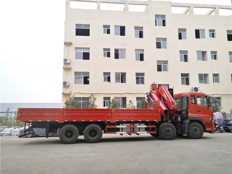 程力25噸東風(fēng)天龍隨車吊圖片展示3 程力25噸東風(fēng)天龍隨車吊圖片展示3