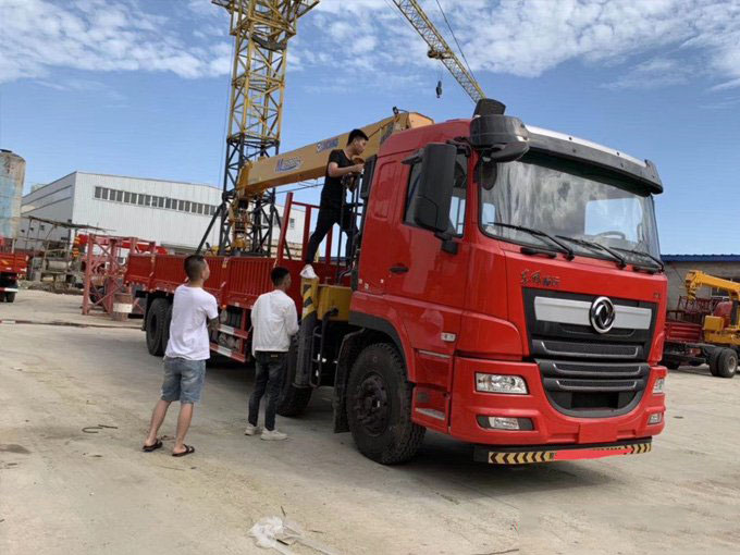 徐工14噸雙聯泵東風暢行D7L隨車吊圖片展示3