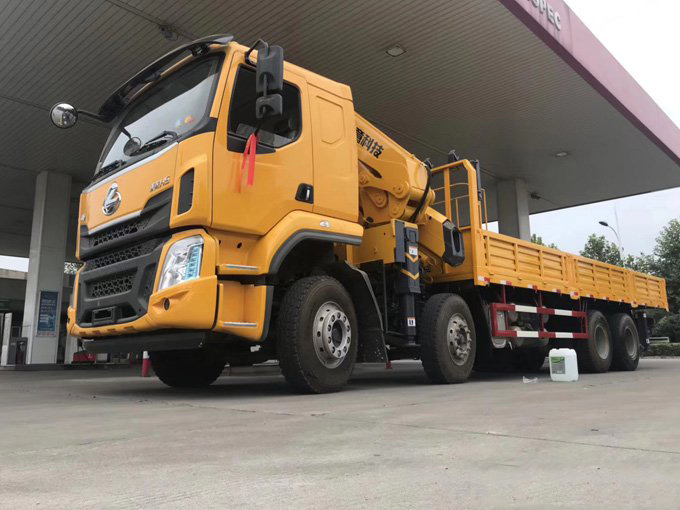 昊意遙控折臂吊機16噸柳汽乘龍隨車吊