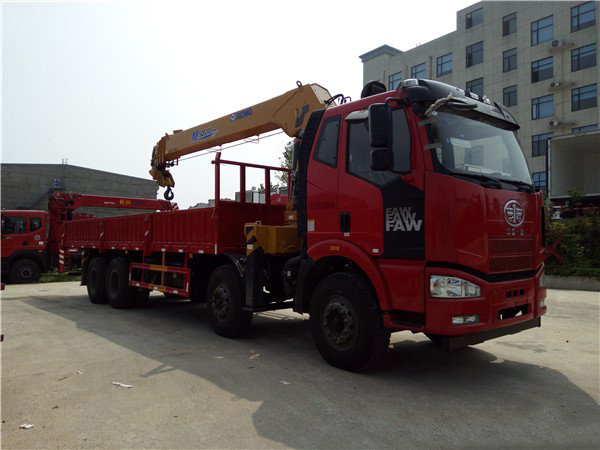 徐工12噸J6前四后八解放隨車吊圖片展示4 徐工12噸J6前四后八解放隨車吊圖片展示4