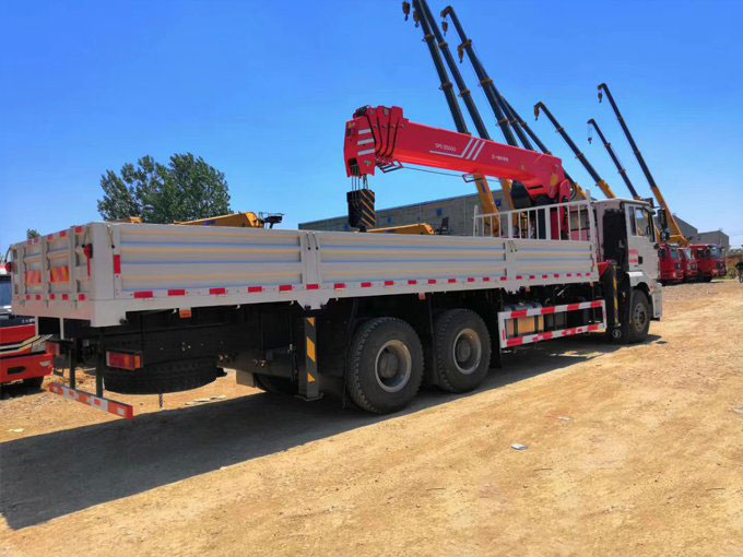 陜汽德龍新M3000后八輪三一12噸吊機12噸隨車吊圖片展示4 陜汽德龍新M3000后八輪三一12噸吊機12噸隨車吊圖片展示4