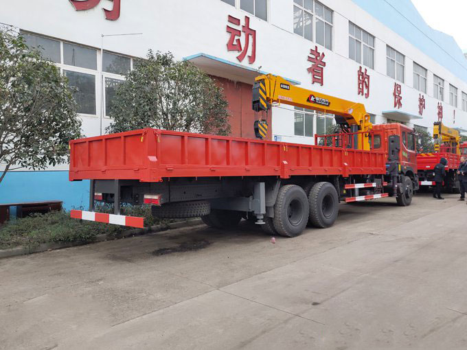 程力吊機12噸東風特商T702隨車吊圖片展示5