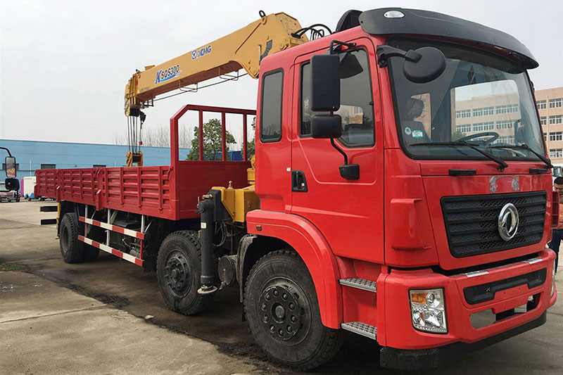 10噸小三軸東風隨車吊(高性價比)圖片展示2