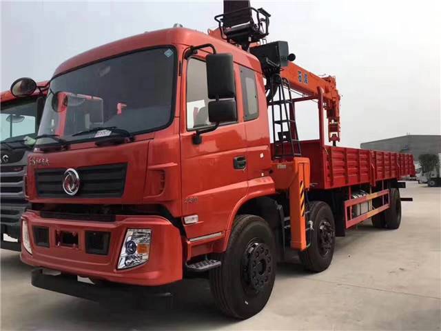 10噸小三軸東風隨車吊(高性價比)