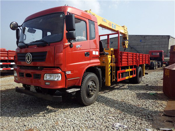 石煤8噸東風隨車吊（東風 -- 御虎8噸隨車起重運輸車）