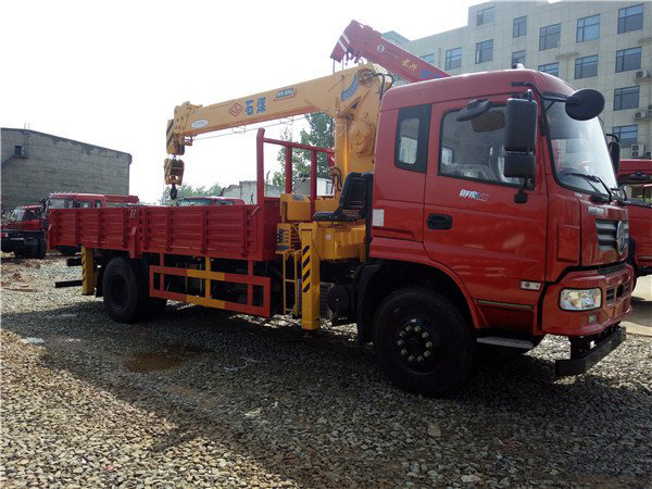 石煤8噸東風隨車吊(東風 -- 御虎8噸隨車起重運輸車)