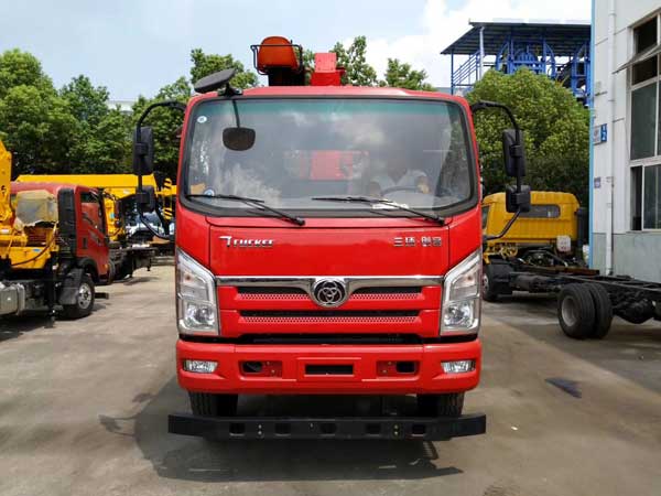 三環(huán)8噸程力隨車吊(山區(qū)專用)圖片展示3 三環(huán)8噸程力隨車吊(山區(qū)專用)圖片展示3