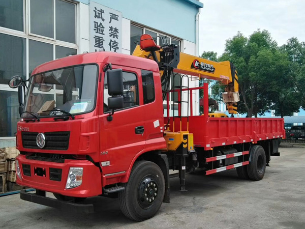 程力吊機(jī)8噸東風(fēng)隨車吊圖片展示2 程力吊機(jī)8噸東風(fēng)隨車吊圖片展示2