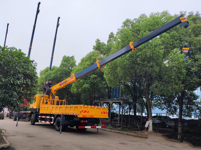 程力吊機8噸東風T702隨車吊