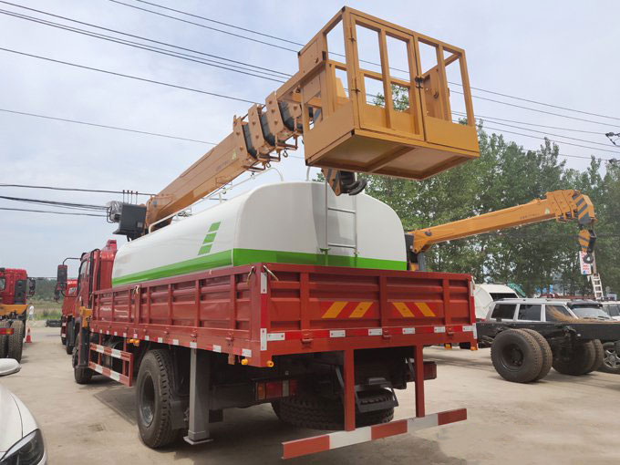 程力吊機(jī)8噸東風(fēng)隨車吊帶吊籃副灑水于一體多功能隨車吊圖片展示3 程力吊機(jī)8噸東風(fēng)隨車吊帶吊籃副灑水于一體多功能隨車吊圖片展示3