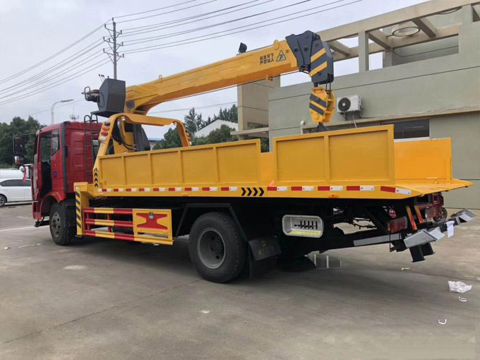 程力吊機(jī)6.3噸解放J6隨車吊帶清障圖片展示3 程力吊機(jī)6.3噸解放J6隨車吊帶清障圖片展示3