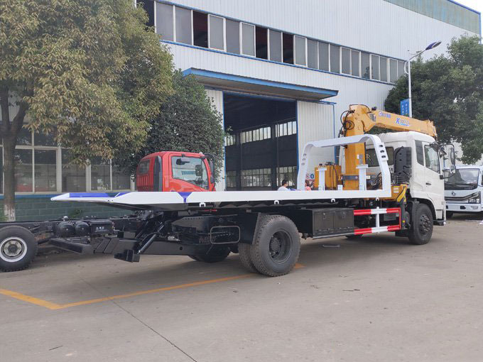 徐工吊機(jī)6.3噸東風(fēng)天錦清障隨車(chē)吊圖片展示4 徐工吊機(jī)6.3噸東風(fēng)天錦清障隨車(chē)吊圖片展示4