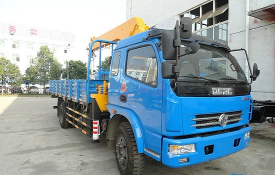 東風(fēng)5噸隨車吊