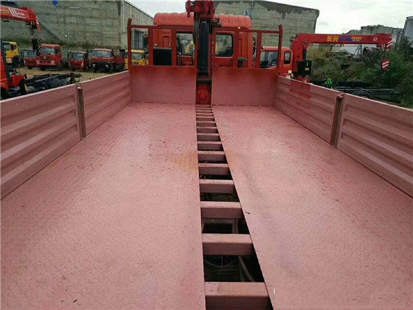 長興5噸東風(fēng)隨車吊圖片展示4 長興5噸東風(fēng)隨車吊圖片展示4