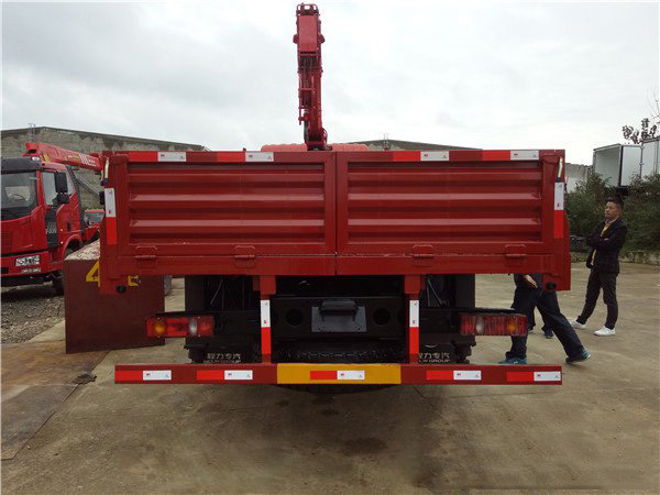 長興5噸東風(fēng)隨車吊圖片展示3 長興5噸東風(fēng)隨車吊圖片展示3