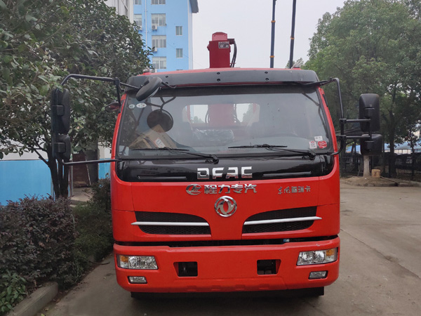 藍(lán)牌東風(fēng)福瑞卡5噸隨車吊程力吊機(jī)圖片展示3 藍(lán)牌東風(fēng)福瑞卡5噸隨車吊程力吊機(jī)圖片展示3