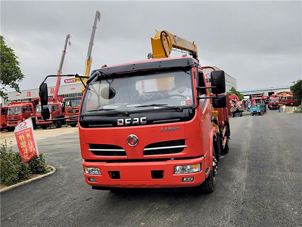 藍牌2噸東風隨車吊（東風 -- 福瑞卡2噸隨車起重運輸車）圖片展示6
