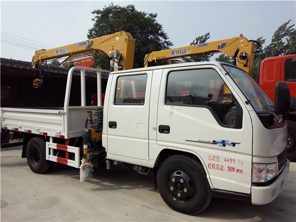 徐工2噸雙排江鈴隨車吊(江鈴2噸隨車起重運輸車)