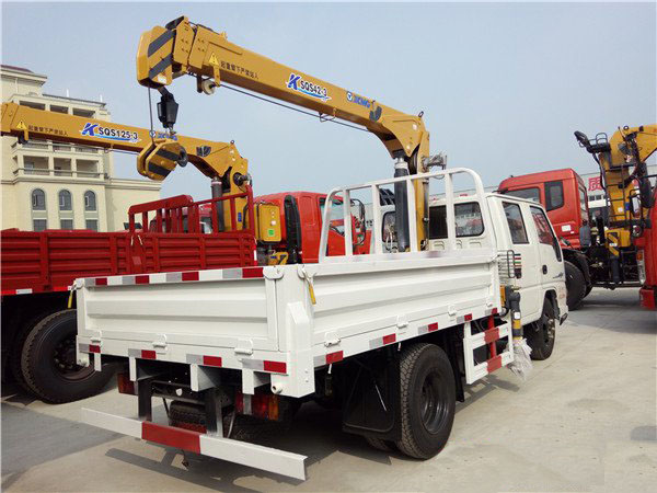 徐工2噸雙排江鈴隨車吊(江鈴2噸隨車起重運輸車)圖片展示3 徐工2噸雙排江鈴隨車吊(江鈴2噸隨車起重運輸車)圖片展示3