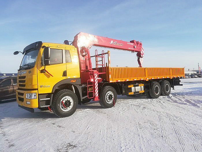 隨車(chē)吊選擇小三軸、后八輪、前四后八哪個(gè)好用？