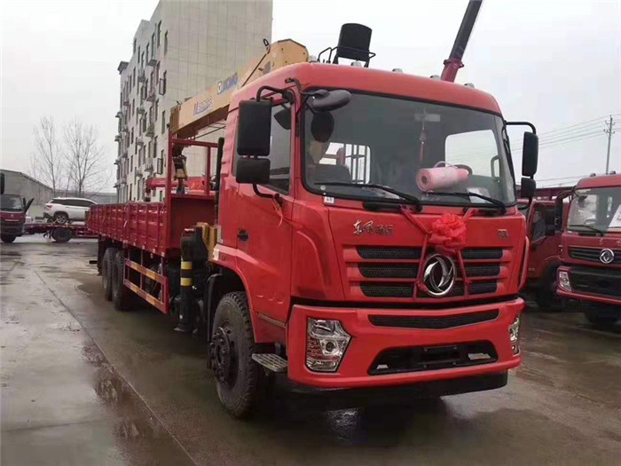 河南洛陽翟老板訂購東風(fēng)D3后八輪徐工12噸隨車吊