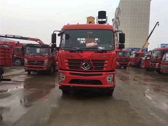 河南洛陽翟老板訂購東風(fēng)D3后八輪徐工12噸隨車吊