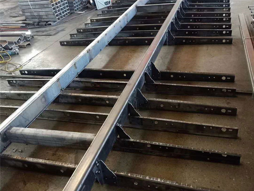 隨車吊冷鉚車廂,抗變形、抗開裂、結(jié)實(shí)耐用