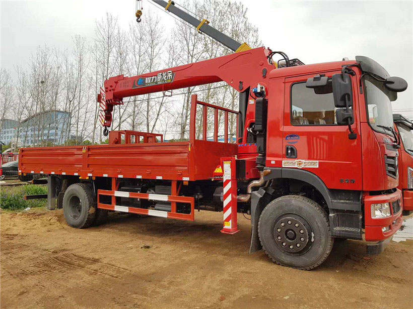 拉移動活動房用什么樣的隨車吊車?