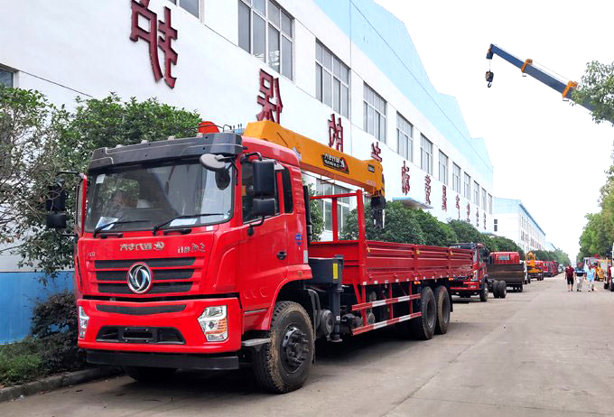 程力吊機(jī)12噸東風(fēng)后八輪D3L隨車吊