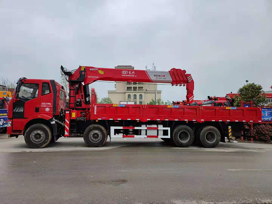 解放J6前四后八16噸隨車吊圖片展示2