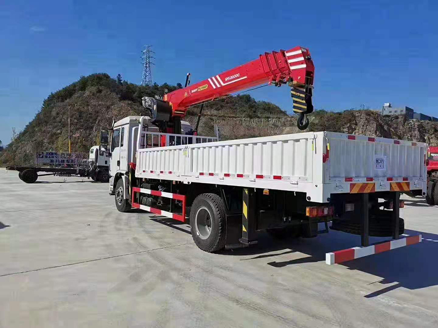 購車攻略:隨車吊的吊機該如何選擇?