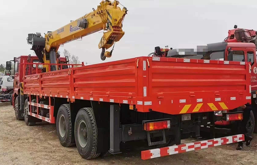 陜汽德龍徐工16噸隨車吊圖片展示4 陜汽德龍徐工16噸隨車吊圖片展示4