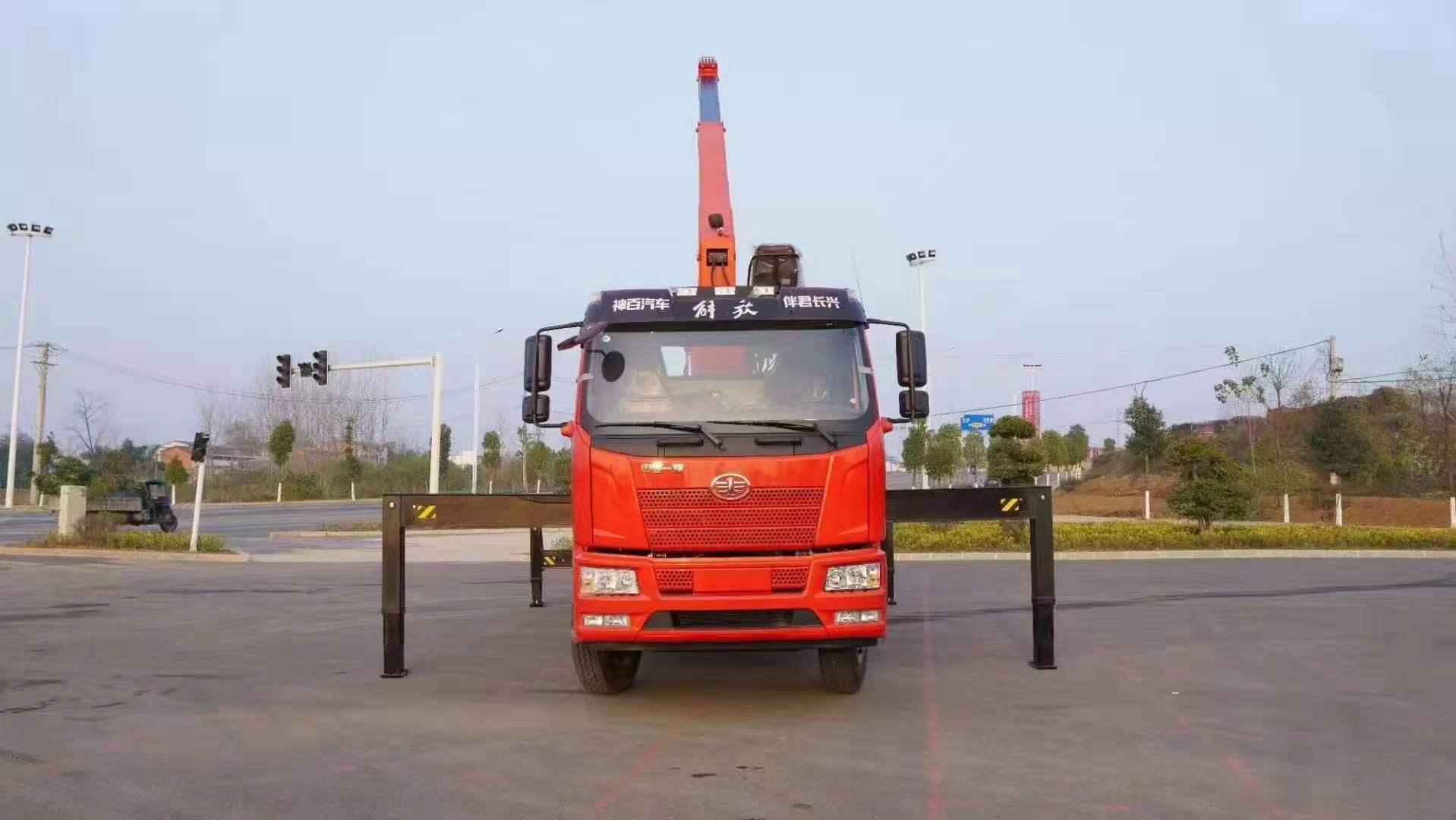 解放J6單橋三一8噸隨車吊圖片展示5 解放J6單橋三一8噸隨車吊圖片展示5