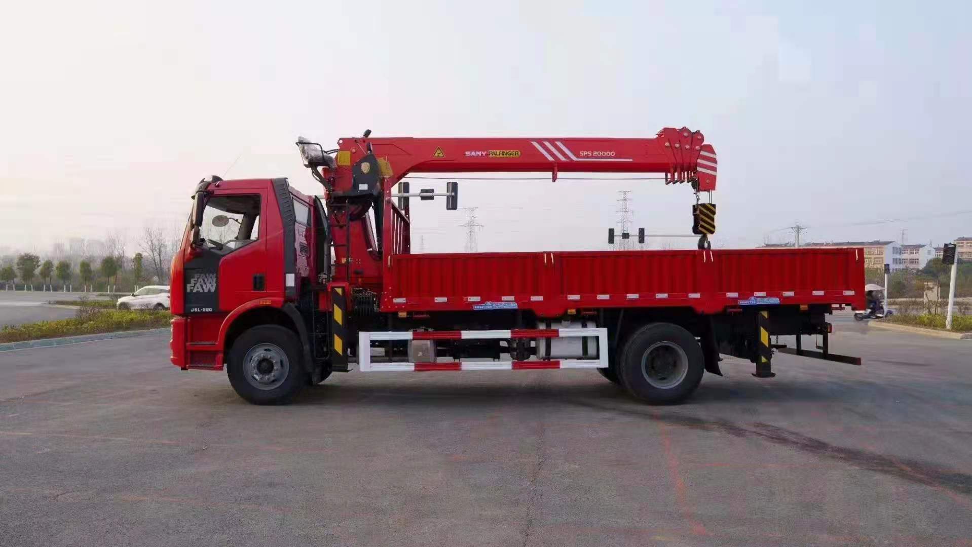 解放J6單橋三一8噸隨車吊圖片展示3 解放J6單橋三一8噸隨車吊圖片展示3