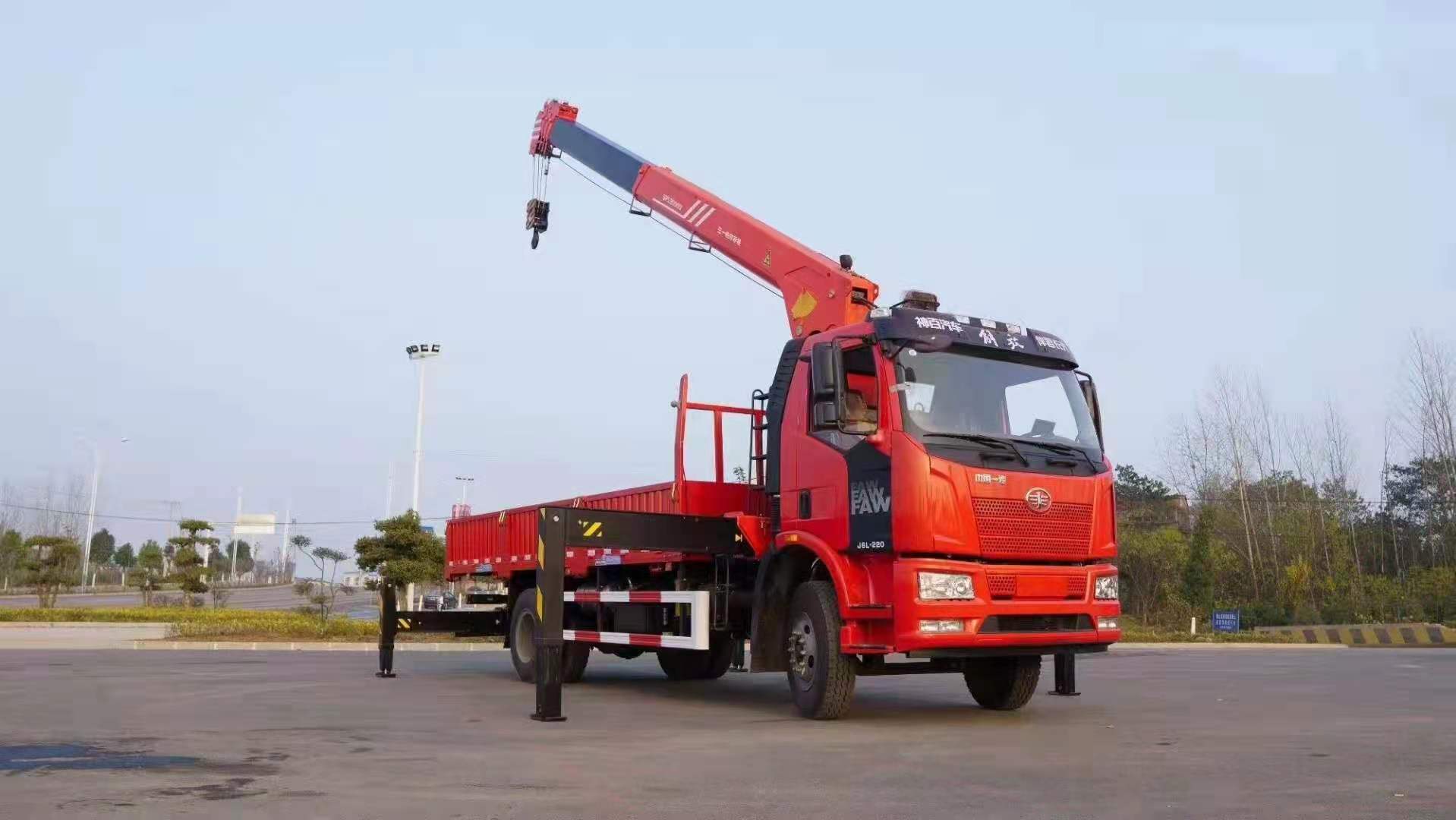 解放J6單橋三一8噸隨車吊圖片展示6 解放J6單橋三一8噸隨車吊圖片展示6