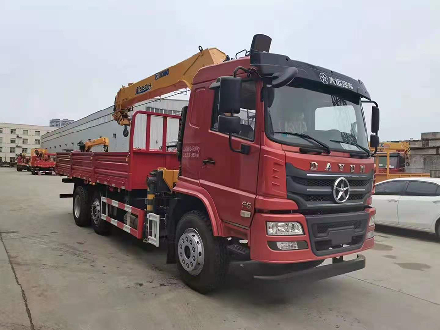 大運220馬力徐工12噸隨車吊 國五現(xiàn)車多少錢