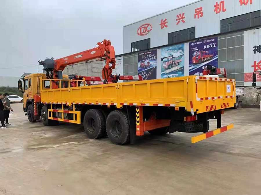 解析:東風華神DV5石煤12噸隨車吊