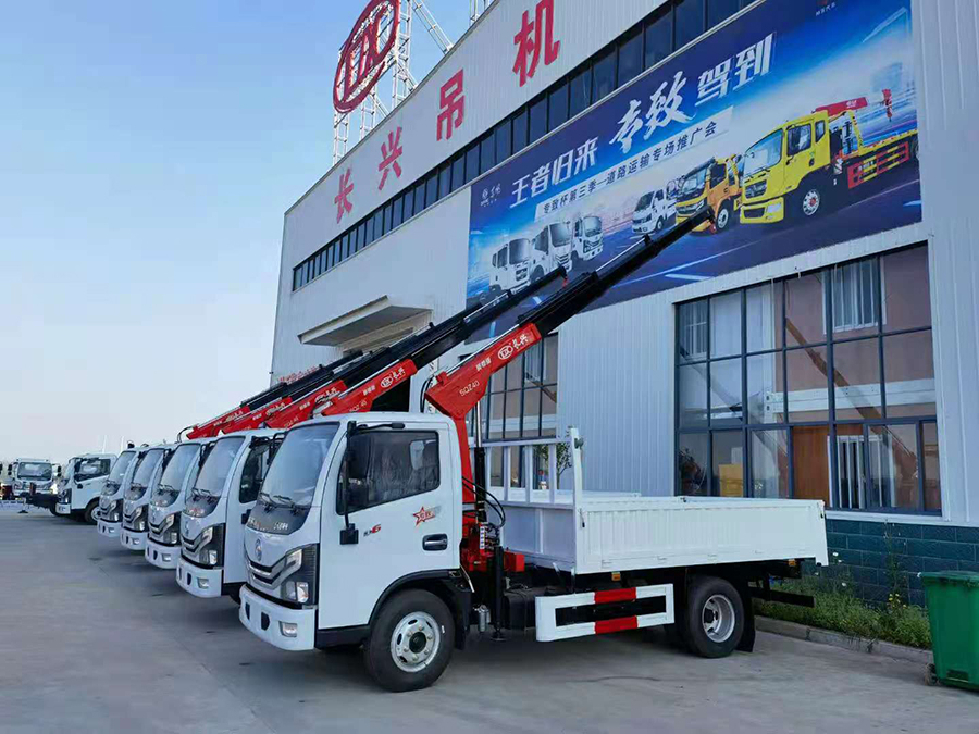 上海易家搬用公司訂購10臺藍牌隨車吊