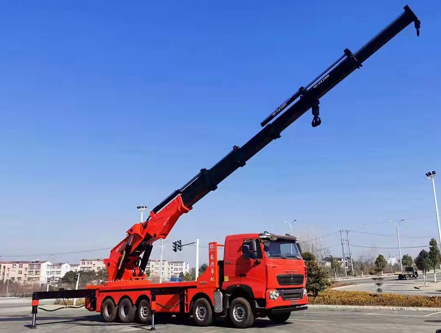 重汽豪沃165噸隨車(chē)吊霸氣問(wèn)世