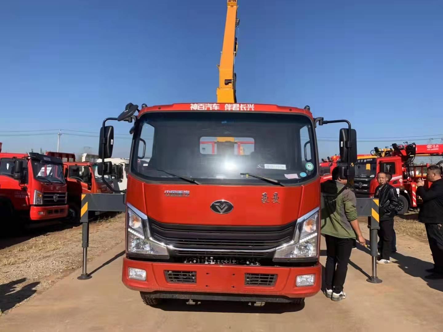 重汽王牌徐工5噸隨車吊圖片展示3 重汽王牌徐工5噸隨車吊圖片展示3