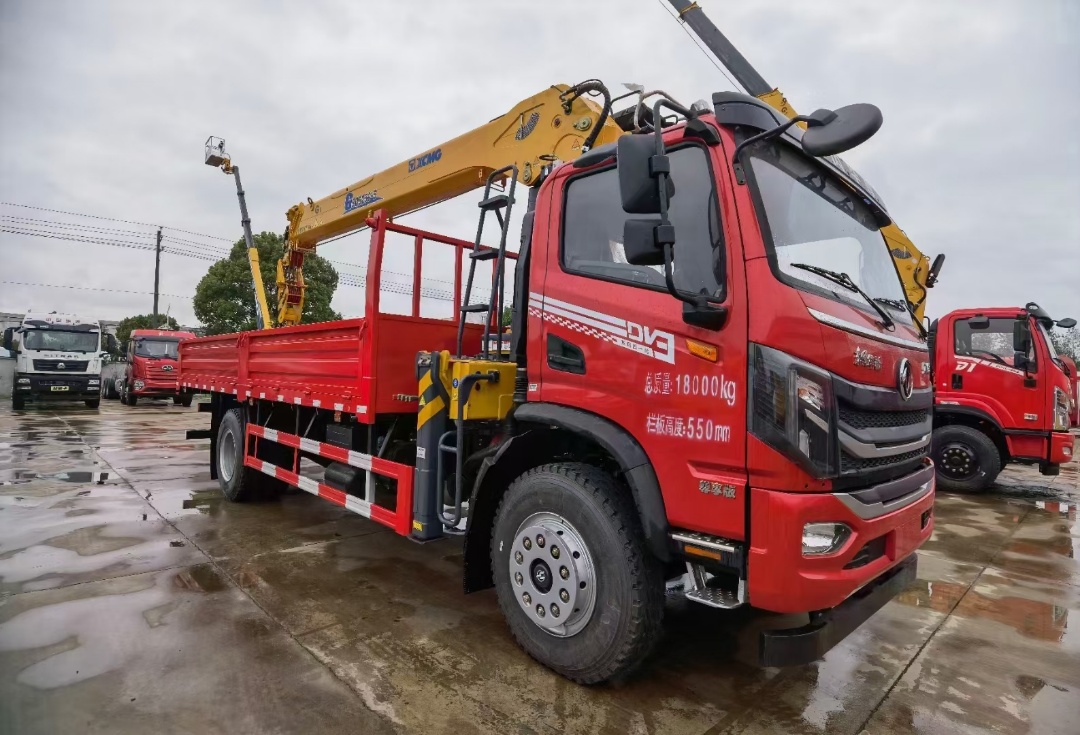 東風DV3單橋6.1貨箱徐工10噸5節隨車吊